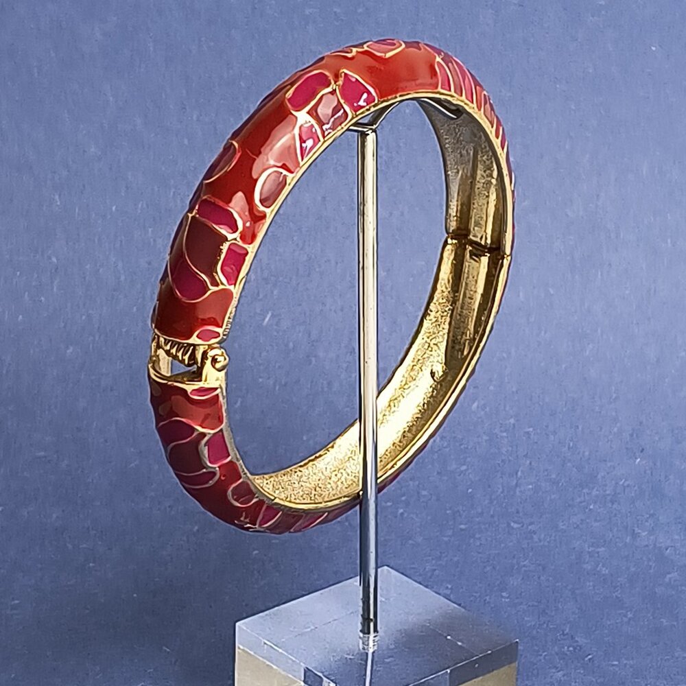 Duck Pattern Enamel Hinge Bangle Clamper Bracelet Gold Tone Casual